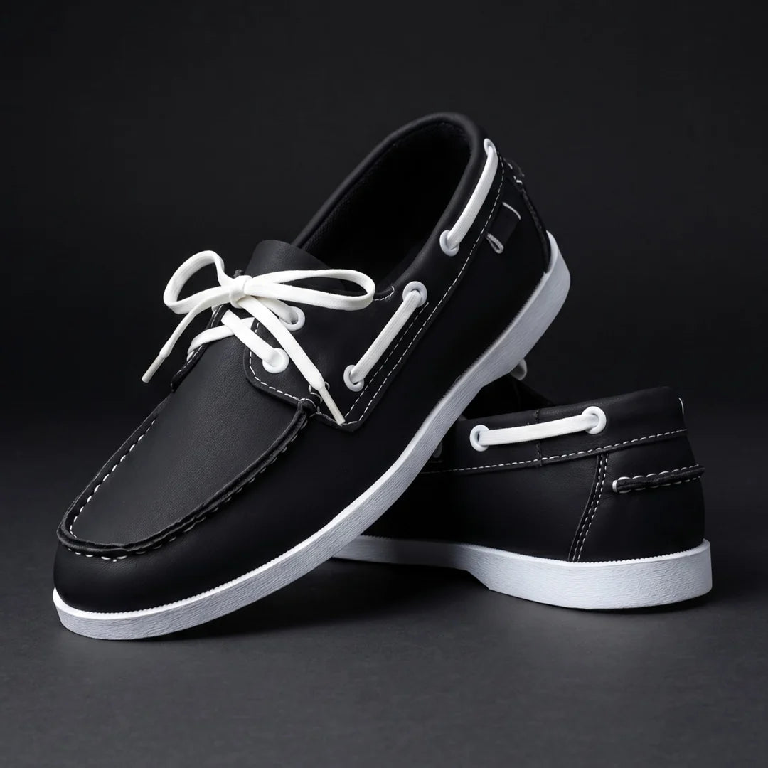 Herren-Bootsschuhe mit zweifarbigem Design und Schnürdetails