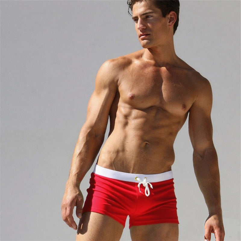 SPORTLICHE BADESHORTS FÜR HERREN