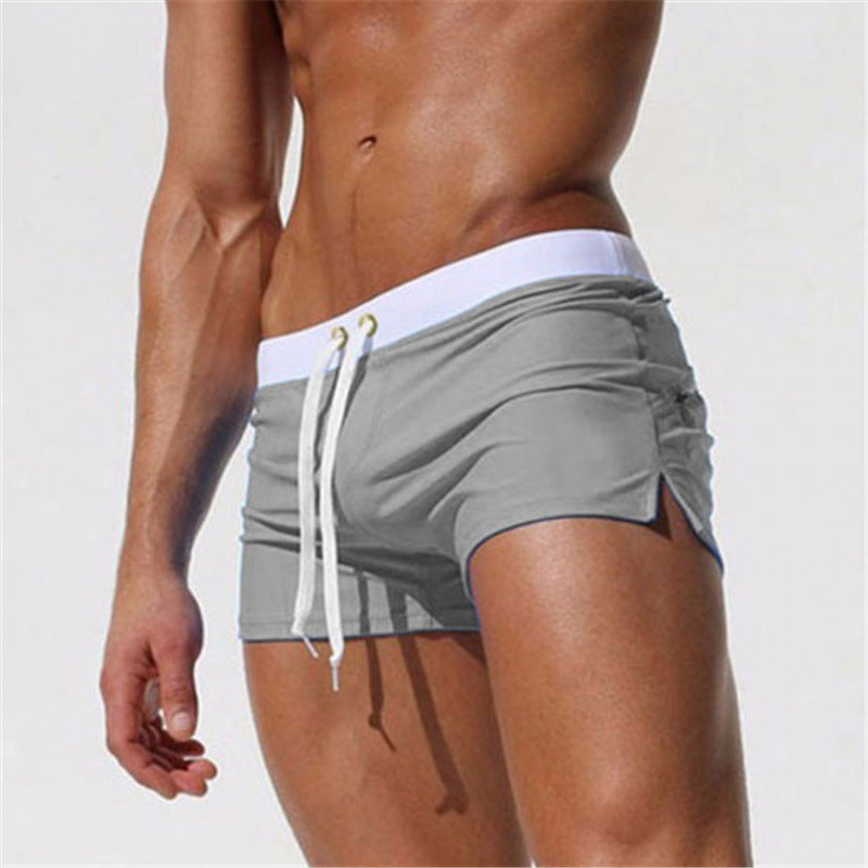 SPORTLICHE BADESHORTS FÜR HERREN