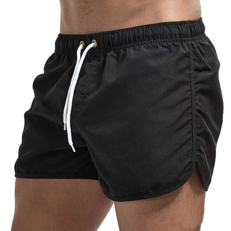 MODERNE BADESHORTS FÜR MÄNNER