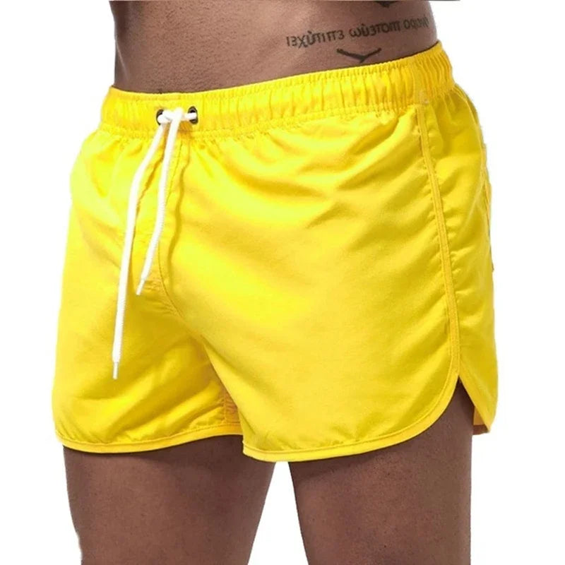 MODERNE BADESHORTS FÜR MÄNNER