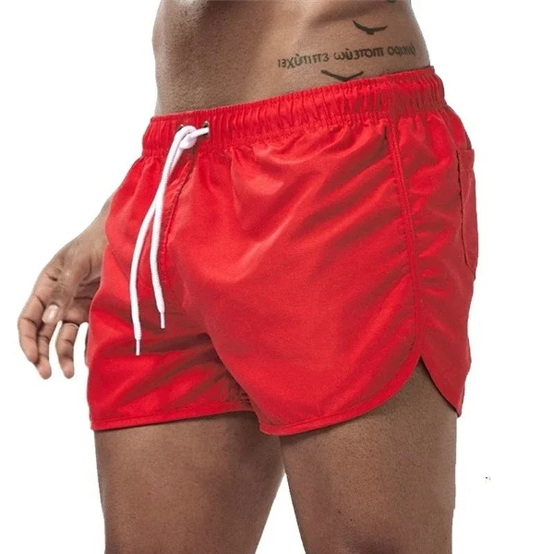 MODERNE BADESHORTS FÜR MÄNNER