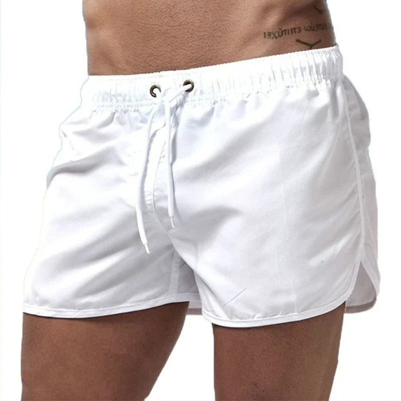 MODERNE BADESHORTS FÜR MÄNNER