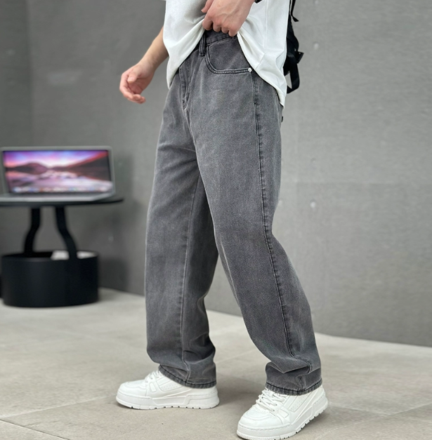 Men's Straight Leg Denim Jeans for Everyday Wear