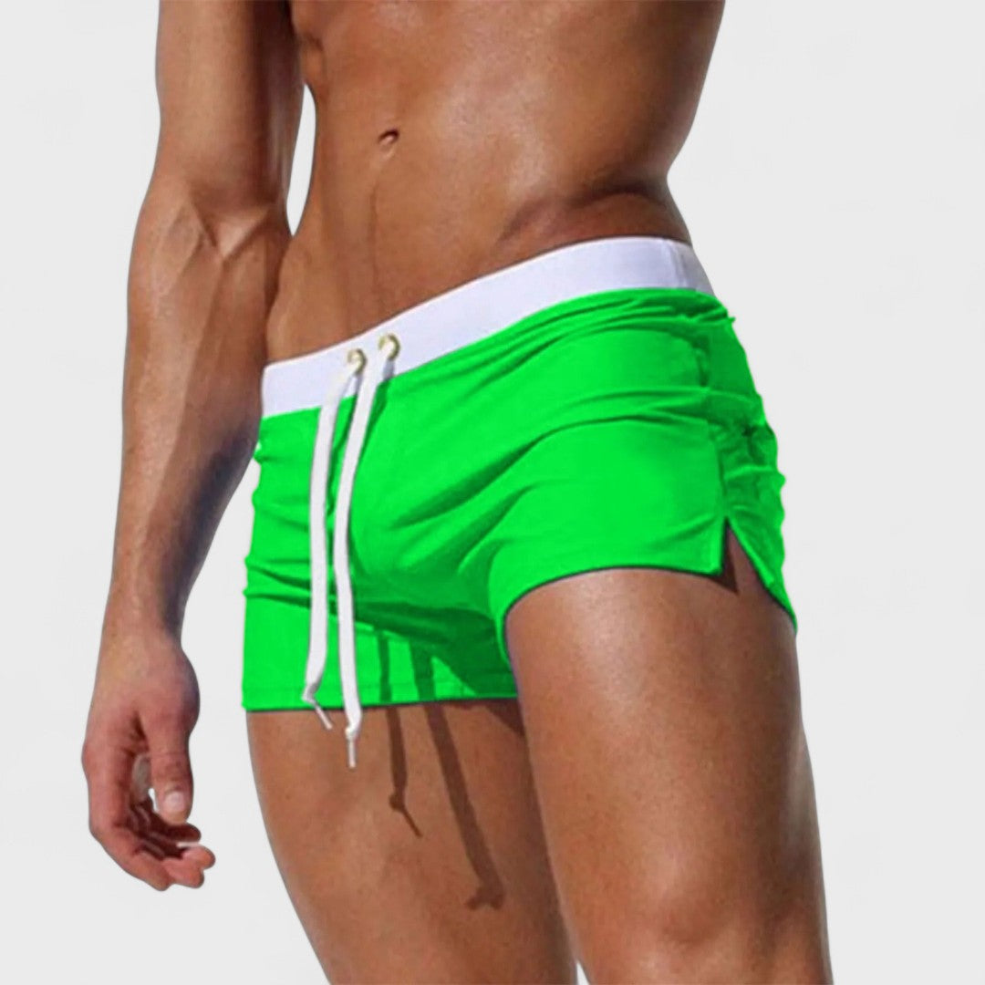 SPORTLICHE BADESHORTS FÜR HERREN
