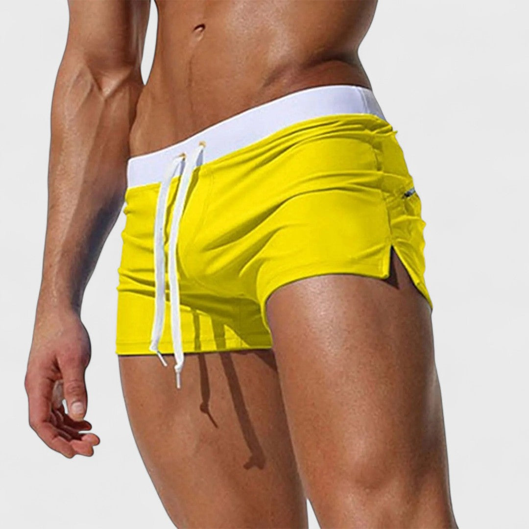 SPORTLICHE BADESHORTS FÜR HERREN